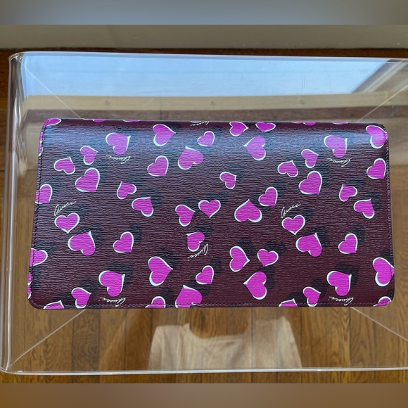 Gucci Heartbeat Shanghai Limited Edition Leather Clutch | Rare | Authentic TRR - Picture 4 of 7